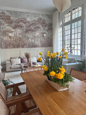 Maison - 350 m² - 12 pièces