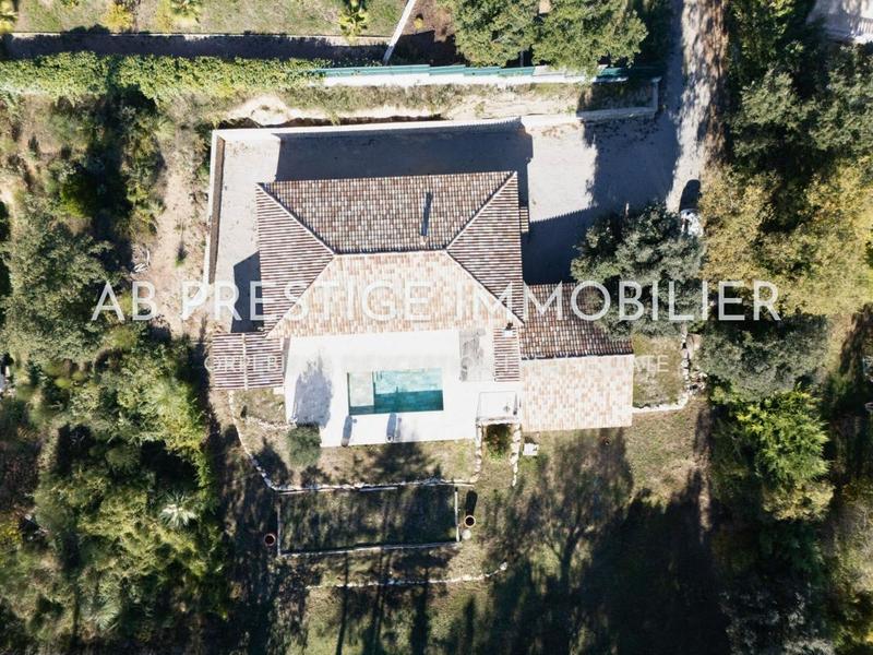 Maison - 180 m² - 5 pièces