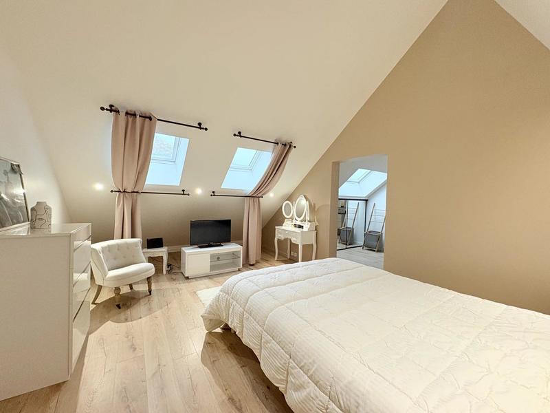 Maison - 278 m² - 9 pièces