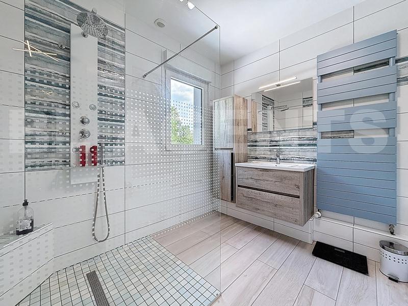 Maison contemporaine - 153 m² - 10 pièces