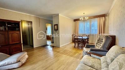 Maison traditionnelle - 93 m² - 5 pièces