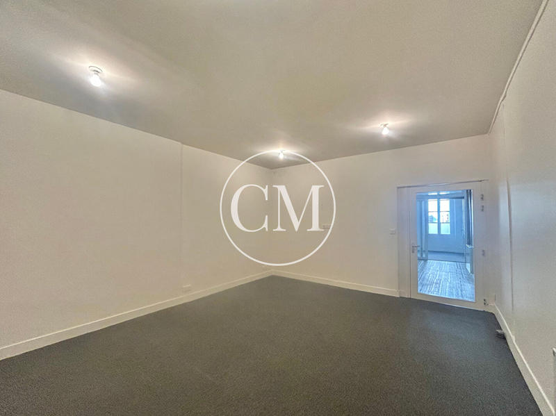 Local commercial - 136 m² - 7 pièces