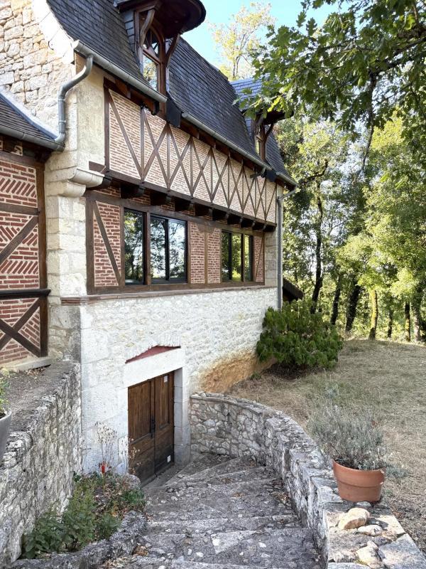 Propriété - 225 m² - 9 pièces