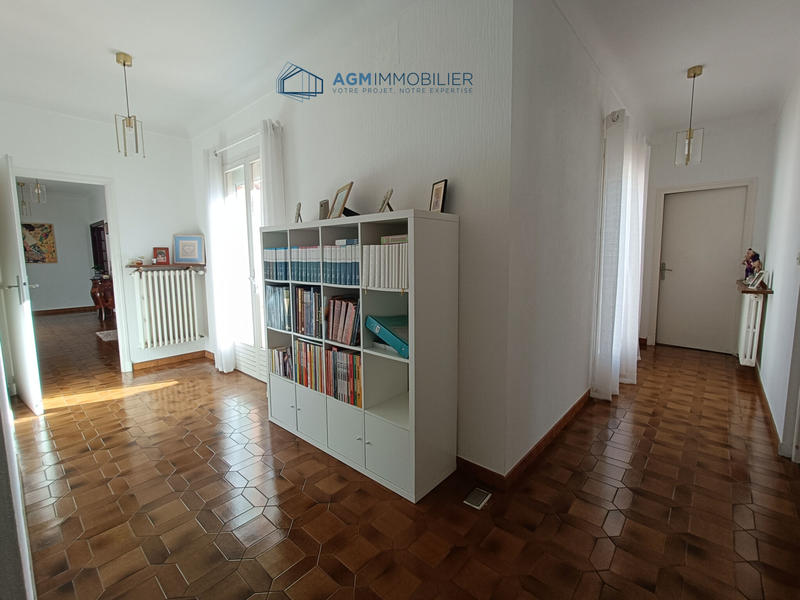 Propriété - 210 m² - 6 pièces