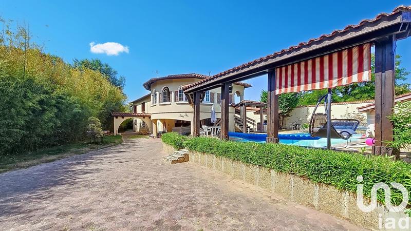 Maison - 246 m² - 7 pièces