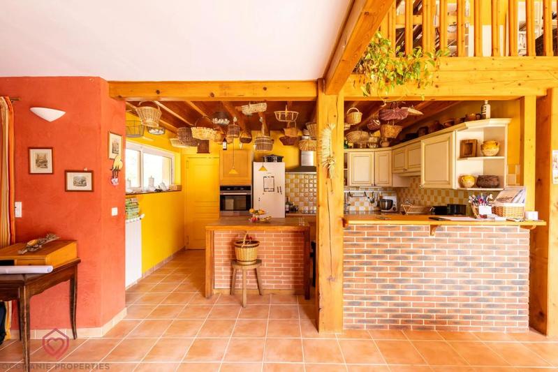 Maison - 275 m² - 10 pièces