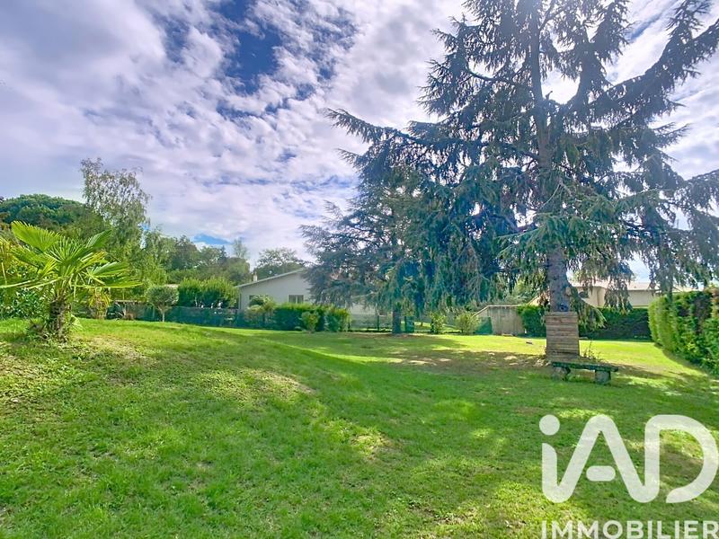 Maison - 238 m² - 8 pièces