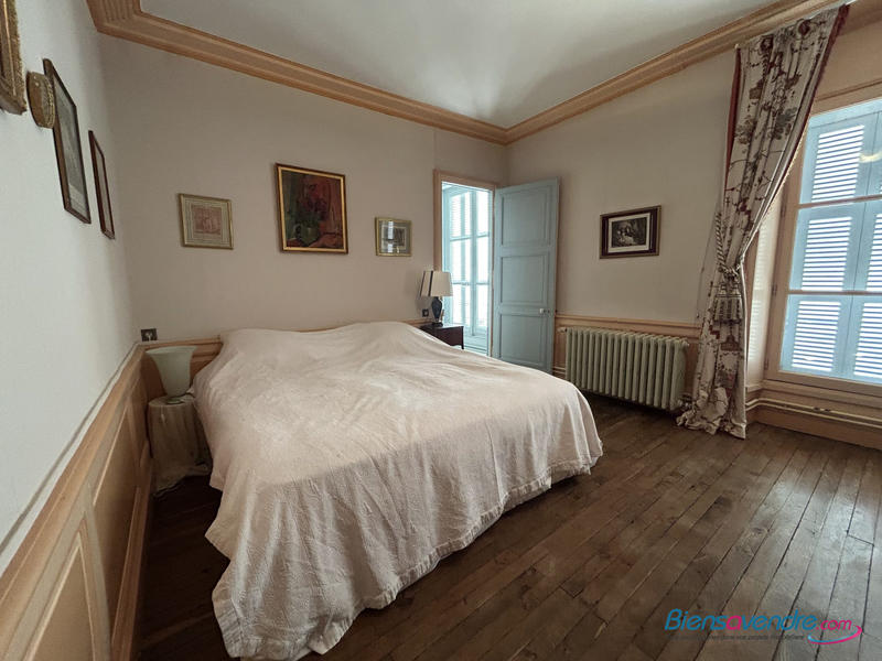 Château - 632 m² - 12 pièces