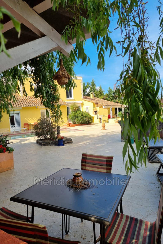 Villa - 219 m² - 6 pièces