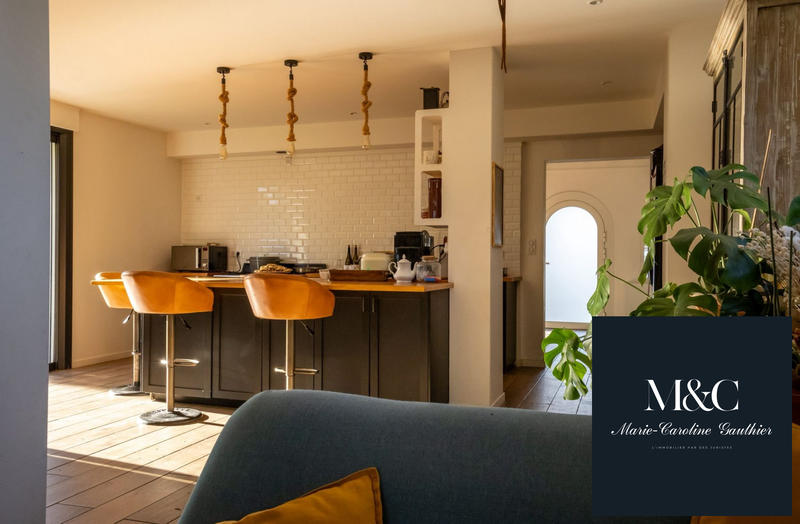 Maison traditionnelle - 223 m² - 7 pièces