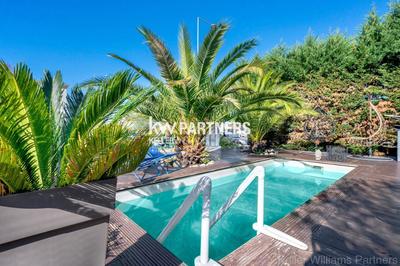 Maison - 213 m² - 8 pièces