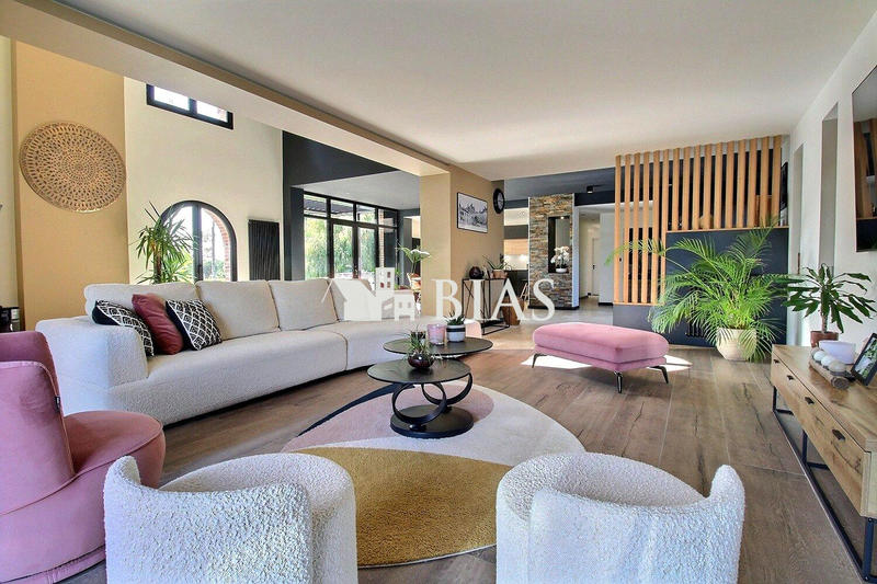 Maison - 272 m² - 7 pièces