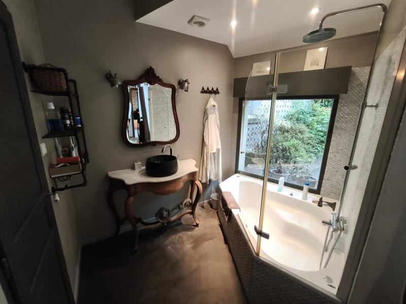 Pavillon - 240 m² - 8 pièces