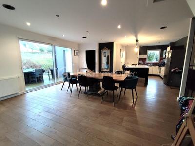 Maison - 163 m² - 8 pièces