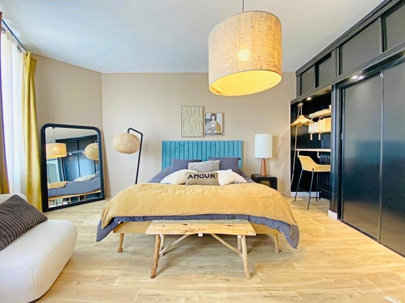 Maison - 210 m² - 6 pièces