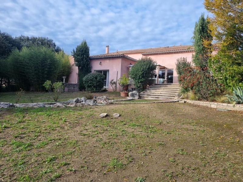 Propriété - 425 m² - 7 pièces