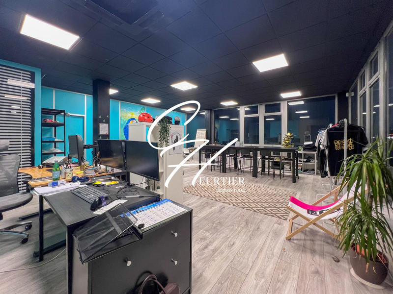 Local commercial - 192 m² - 5 pièces