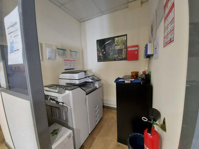 Local commercial - 150 m² - 4 pièces