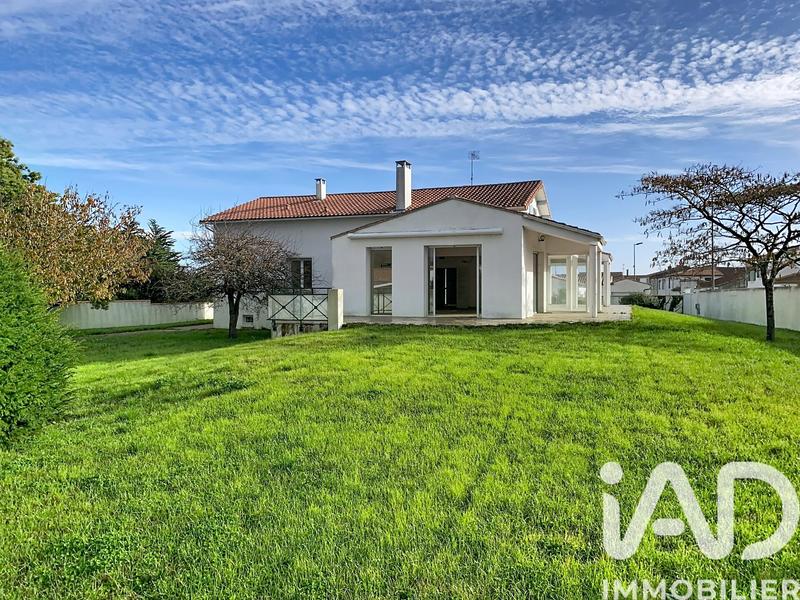 Maison - 255 m² - 9 pièces