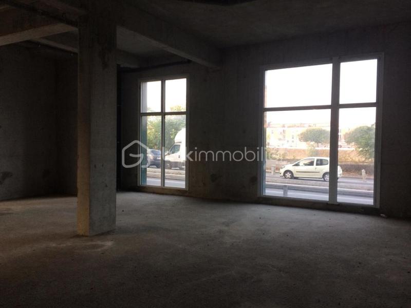 Local commercial - 118 m² - 1 pièce