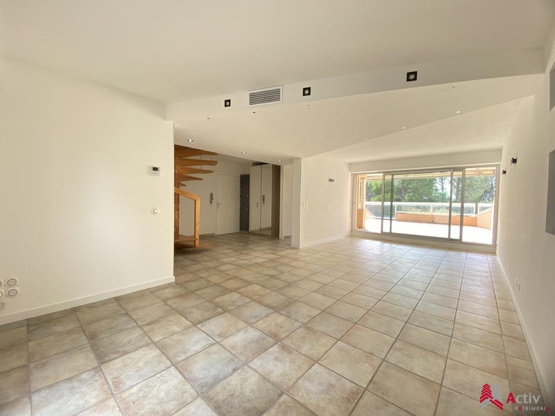 Appartement - 120 m² - 1 pièce