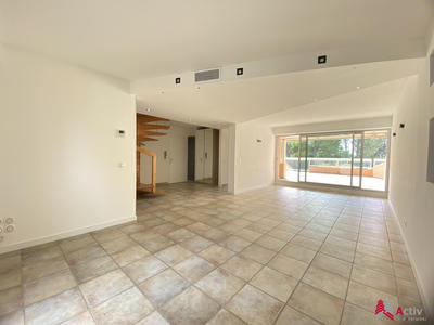 Appartement - 120 m² - 1 pièce