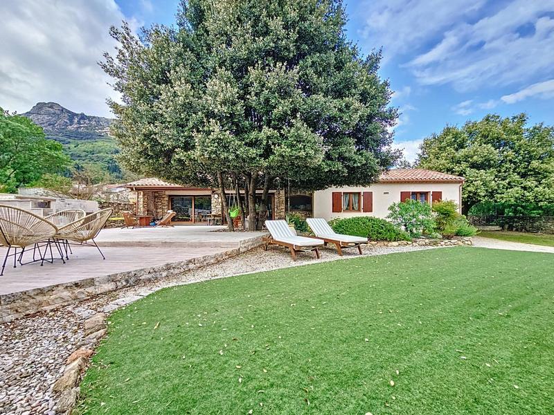 Maison - 220 m² - 7 pièces