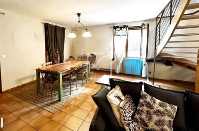 Maison - 239 m² - 9 pièces