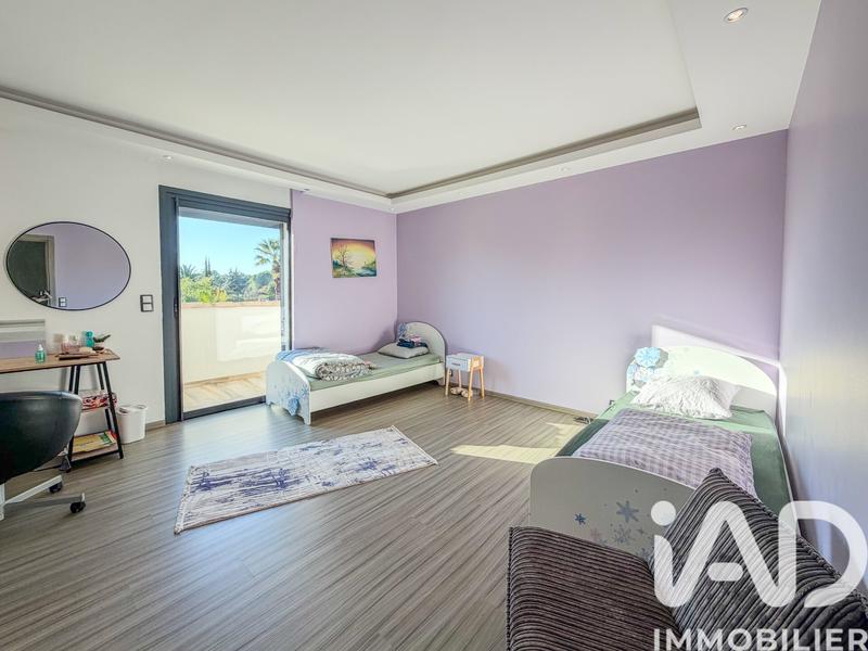 Maison - 285 m² - 10 pièces