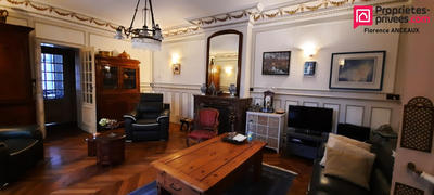 Maison - 270 m² - 11 pièces