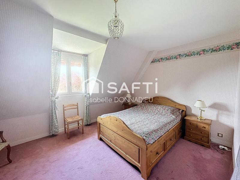 Maison - 235 m² - 7 pièces