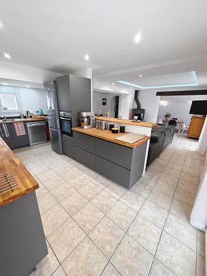 Maison - 185 m² - 7 pièces