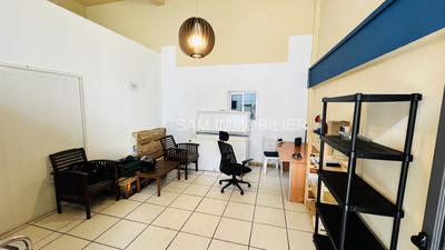 Fonds de commerce - Local commercial - 153 m²