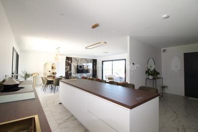 Maison - 243 m² - 7 pièces