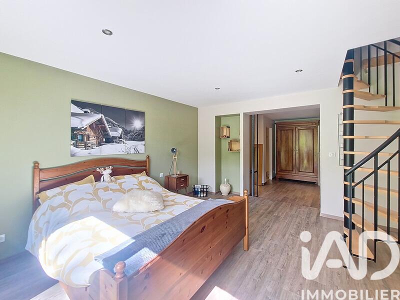 Maison - 232 m² - 8 pièces