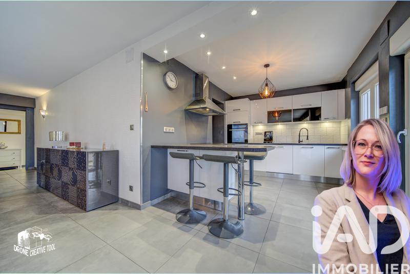 Maison - 230 m² - 8 pièces