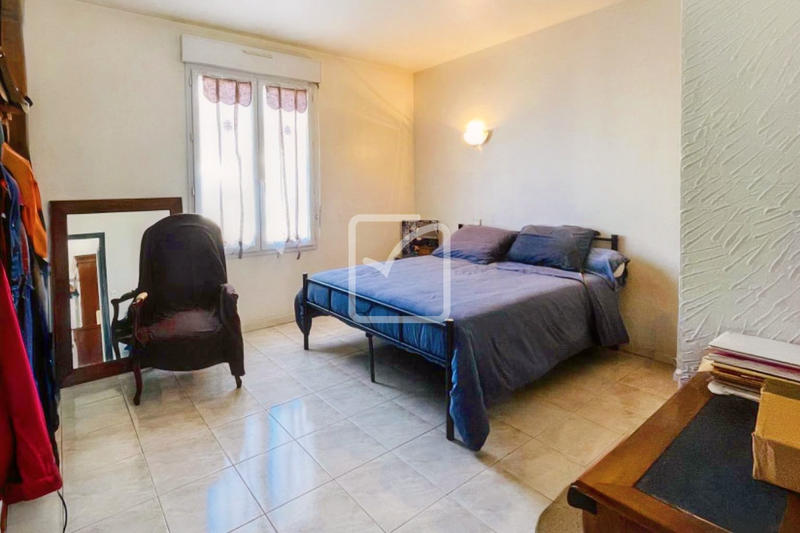 Maison - 281 m² - 9 pièces