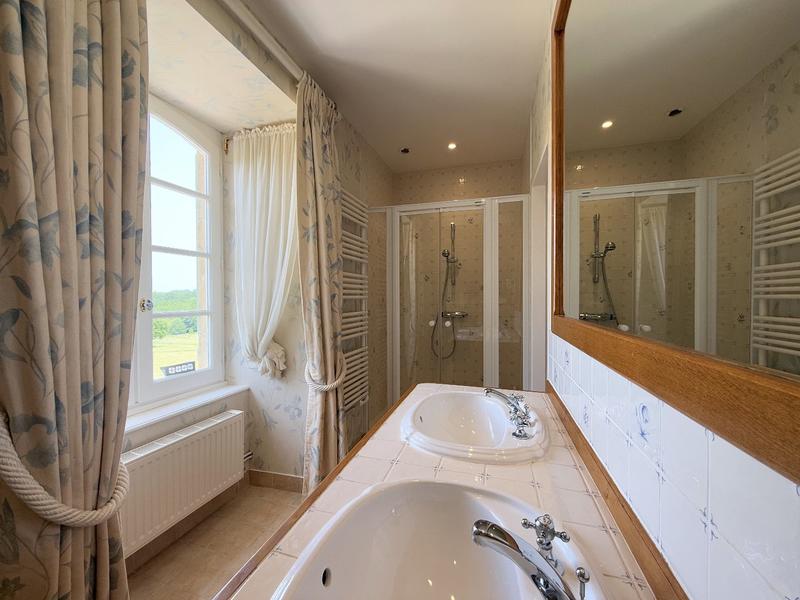 Maison - 243 m² - 6 pièces