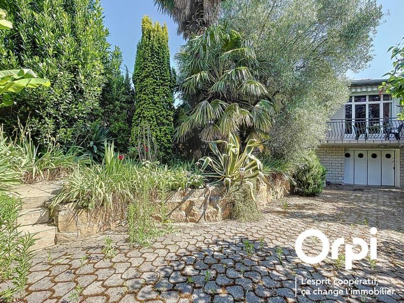 Maison - 104 m² - 4 pièces