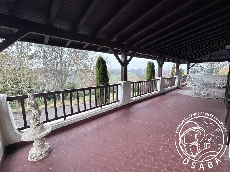 Maison - 311 m² - 8 pièces