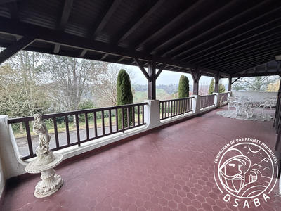 Maison - 311 m² - 8 pièces