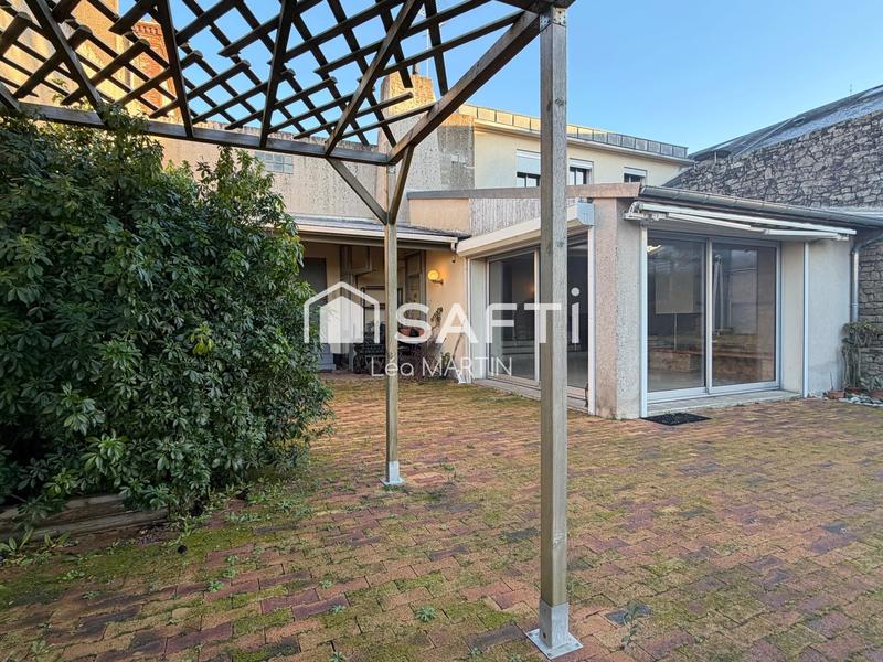 Maison - 214 m² - 8 pièces