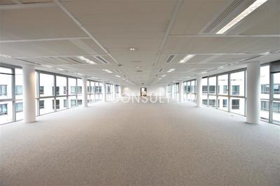 Bureau - 901 m²