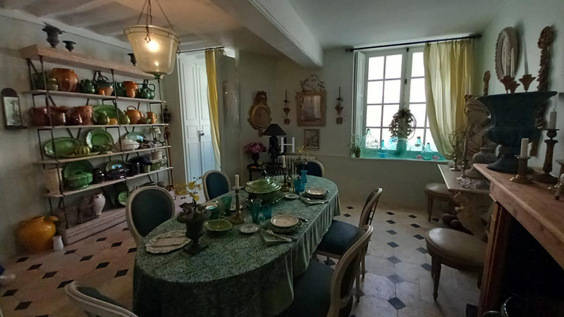 Maison - 330 m² - 9 pièces