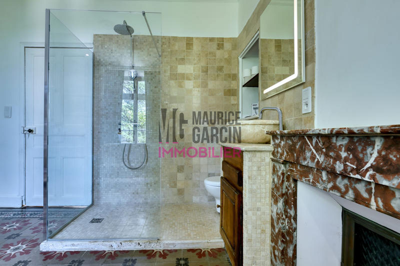 Maison - 330 m² - 14 pièces