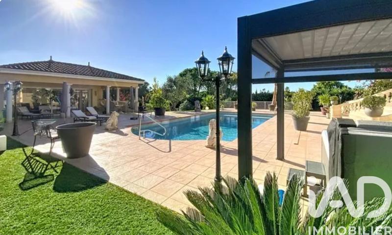 Maison - 260 m² - 7 pièces