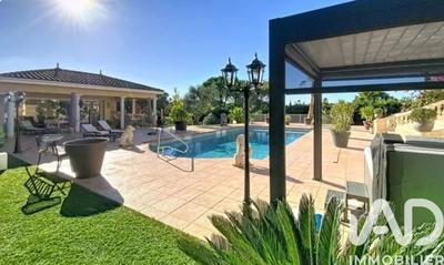 Maison - 260 m² - 7 pièces