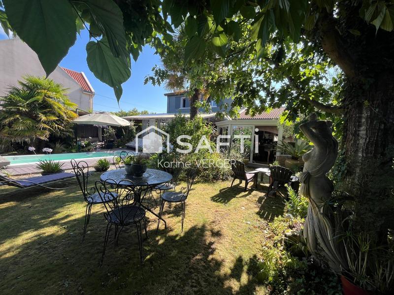 Maison - 180 m² - 8 pièces