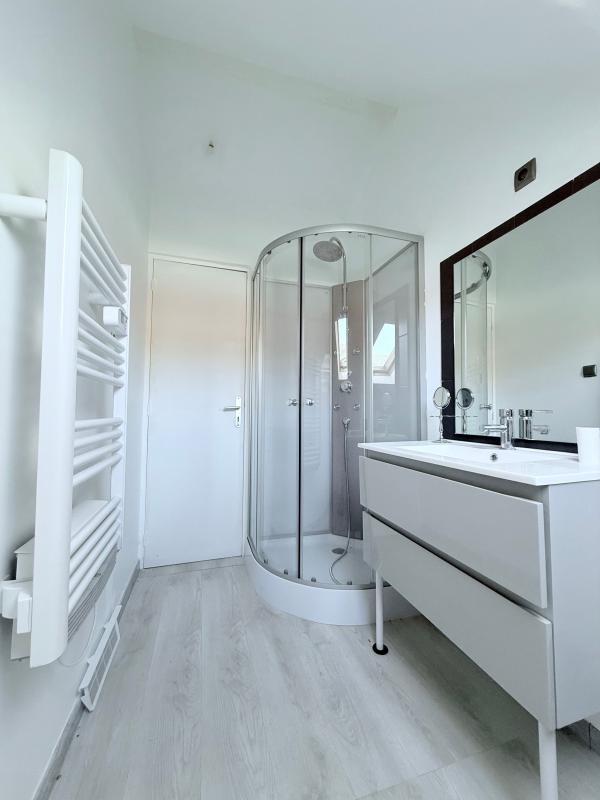 Maison - 250 m² - 6 pièces