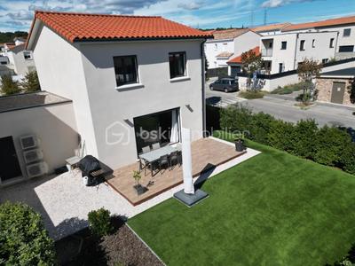 Maison - 90 m² - 4 pièces